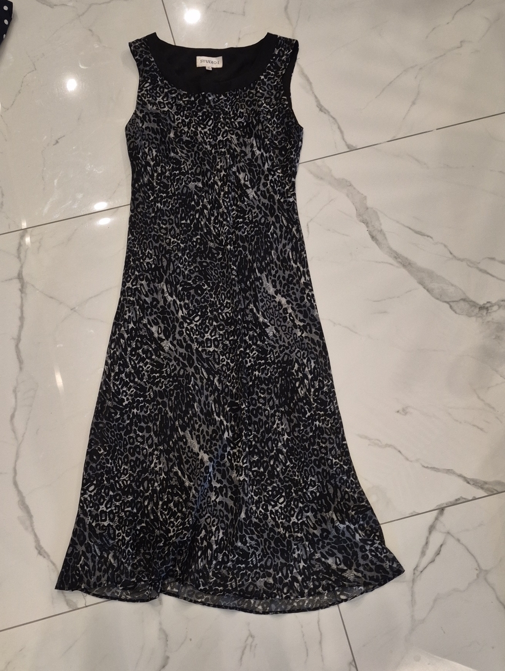 Studio I Black and Gray Leopard-Print Sleeveless Sheath Midi Dress W/Scoop Neck